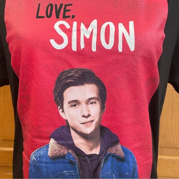 Love Simon Slim Fit T-Shirt (Large) from The “Love Simon” 2018 Movie NWOT - Picture 4 of 6